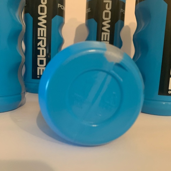 Lot of 11 Powerade Water Squeeze Bottles 32 ounces - Picture 6 of 7